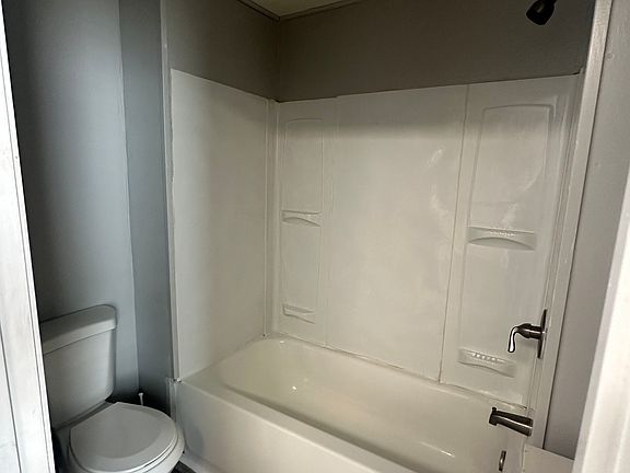 5th image of 1727 Edison Ave