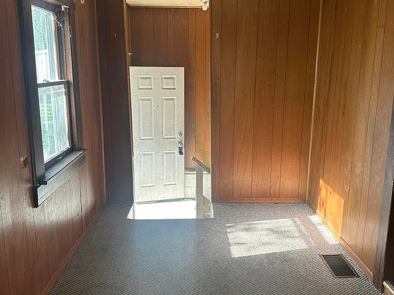 1825 S Kneer Ave — Photo 2