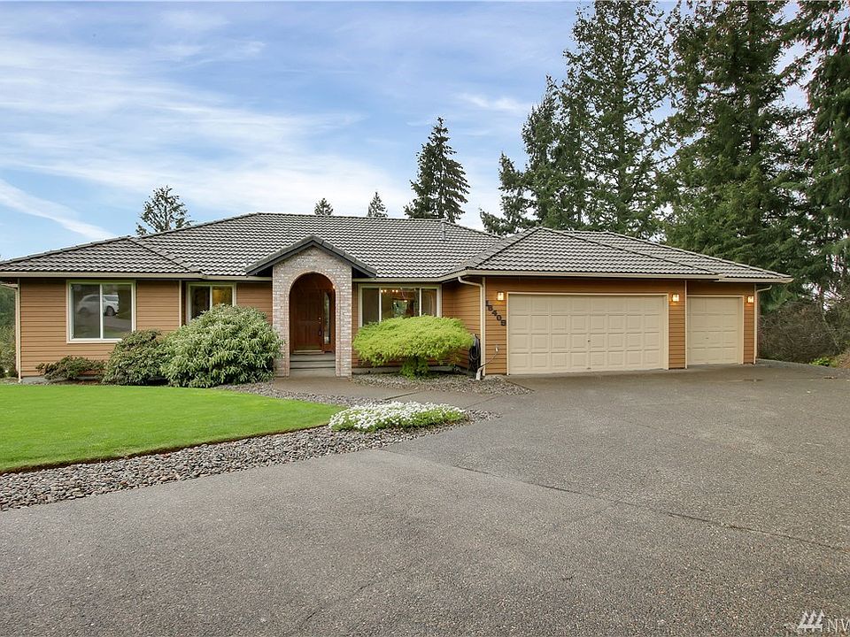 Welcome home to one level living with bonus downstairs*3093 square feet offers lots of possibilities located on private, cul de sac location on .71 acre lot