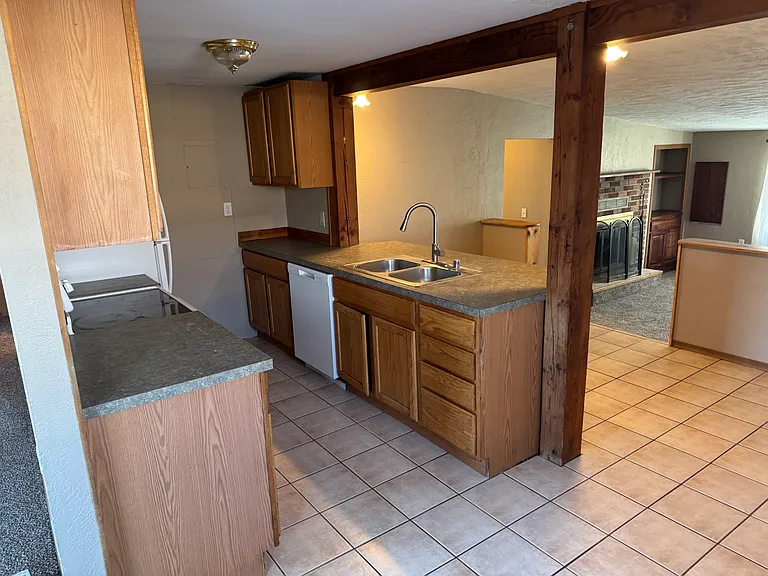 525 H St SE — Photo 11