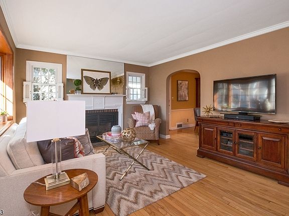 2nd image of 14 Stoney Hill Pl
