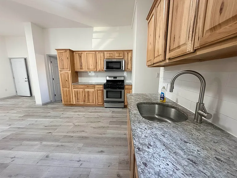 124 Winfield Ave #1 — Photo 17