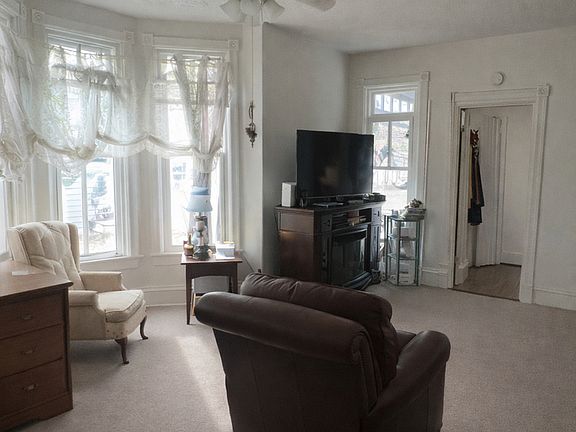 2nd image of 462 Ashland Ave