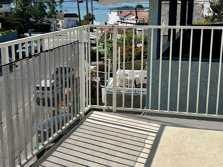240 W El Portal #B — Photo 11