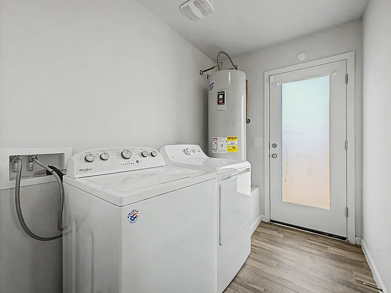 322 E Watson Pl — Photo 29