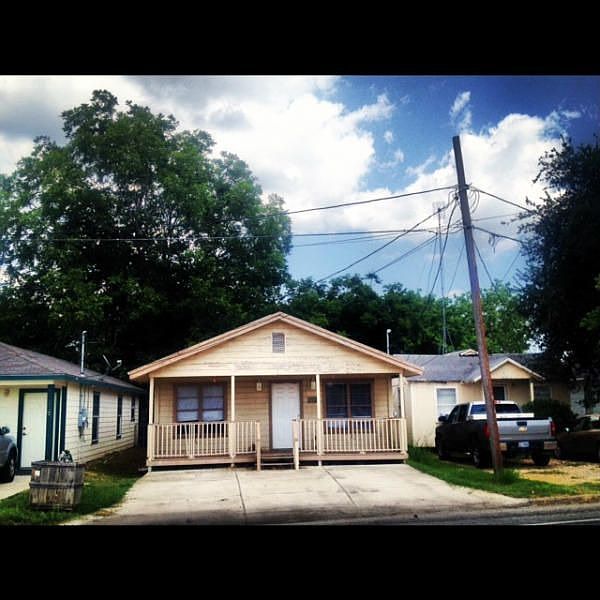 1st image of 112 E Humphries St