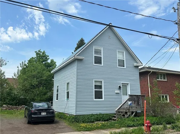 496 Robinson St, Moncton, NB E1C 5E6