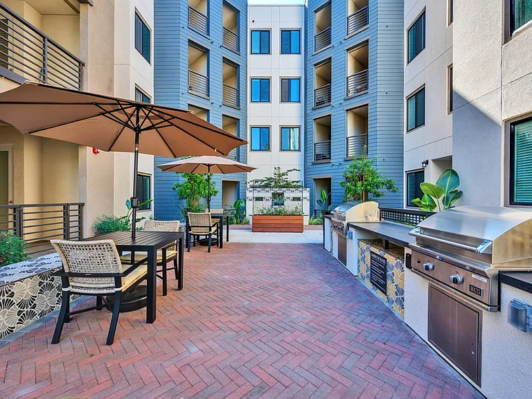 Downtown Ontario Luxury Apartments — Photo 96