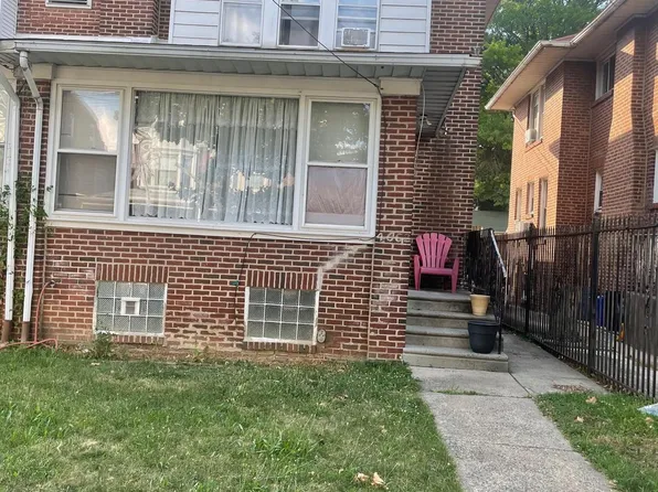 4662 Oakland St, Philadelphia, PA 19124