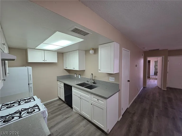 3009 Saint George St #F — Photo 24