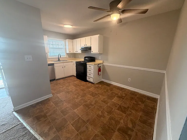 317 Pineview Dr — Photo 2