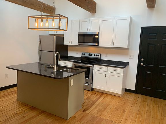2nd image of 548 Roosevelt Ave #12