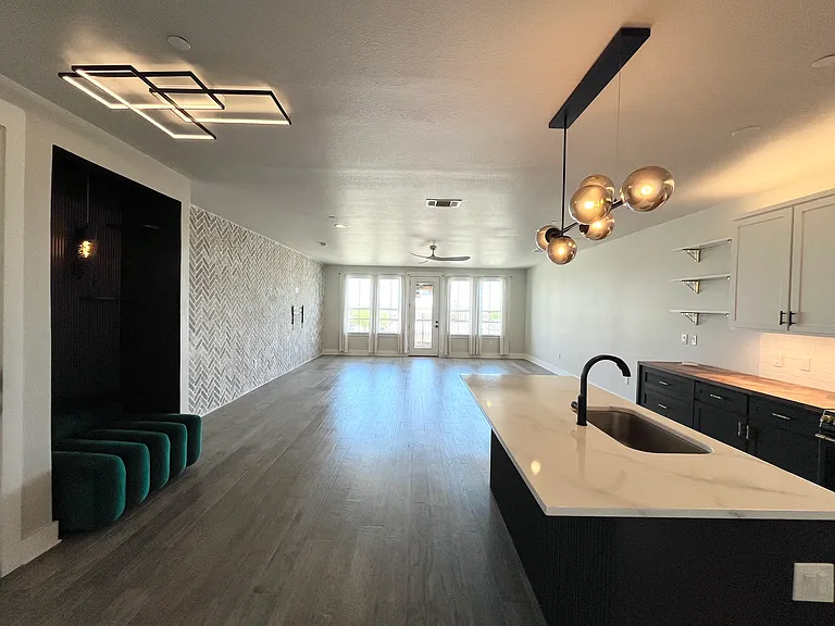 251 S Mill St #320 — Photo 2