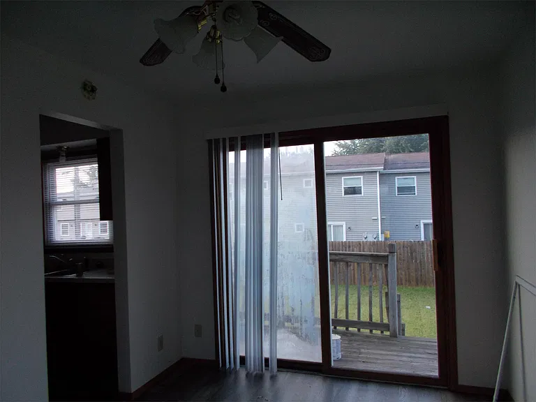 320 Joseph St — Photo 4
