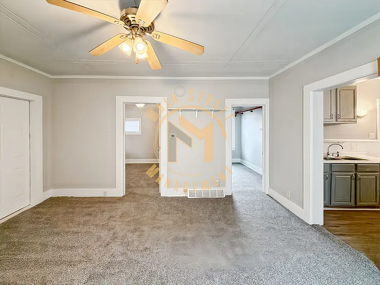 512 School Ave — Photo 9