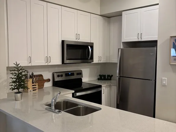 349 Rathburn Rd W #912, Mississauga, ON L5B 0G9