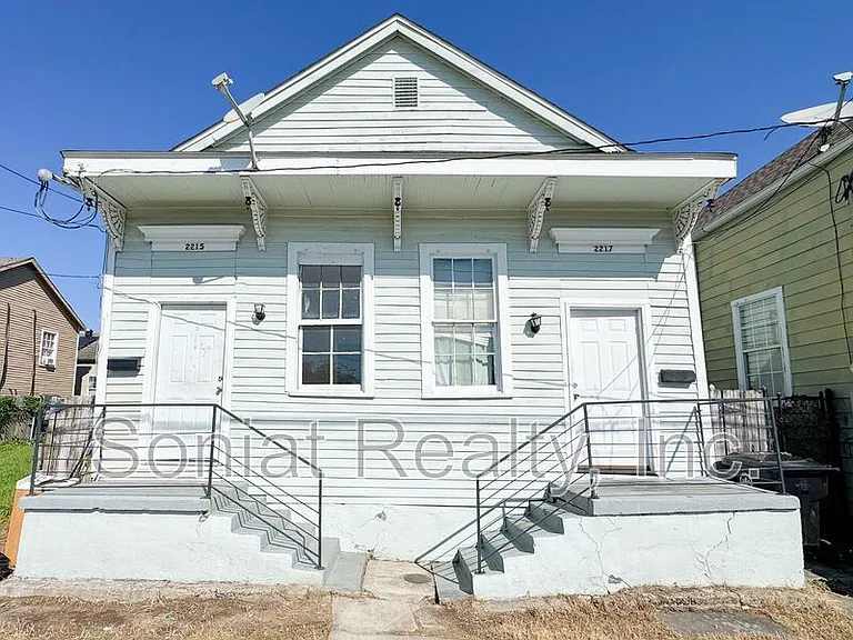 2215 N Galvez St — Photo 1