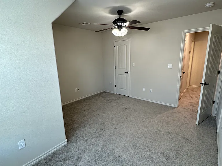 912 W Fargo St — Photo 41