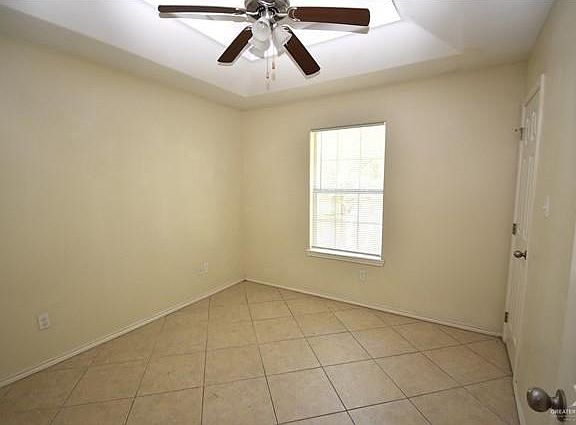 4th image of 320 W Albatross Ave