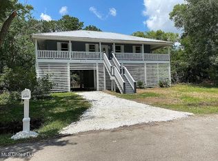 2117 S 16th St, Ocean Springs, MS 39564