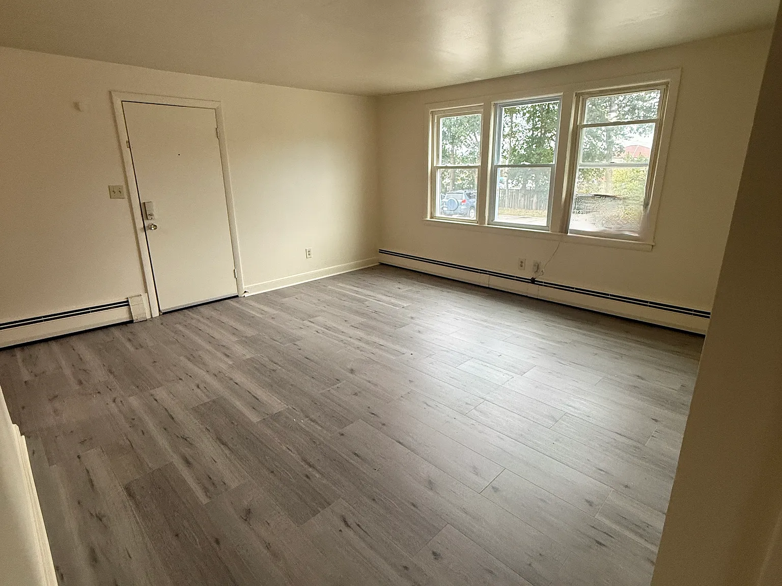 2 bed, 650 sqft, $2,200 — Photo 2