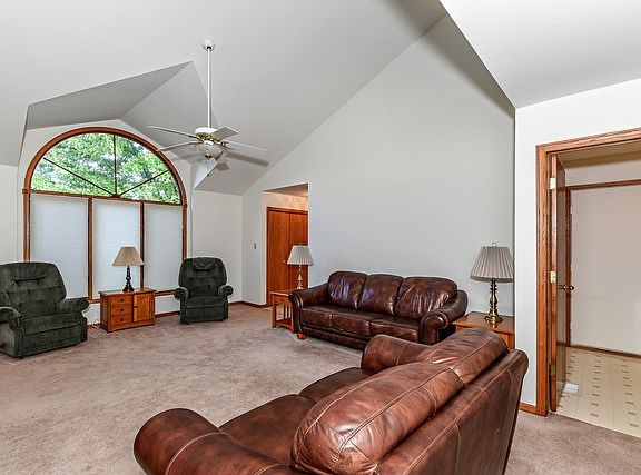 3rd image of 11114 Shenandoah Dr