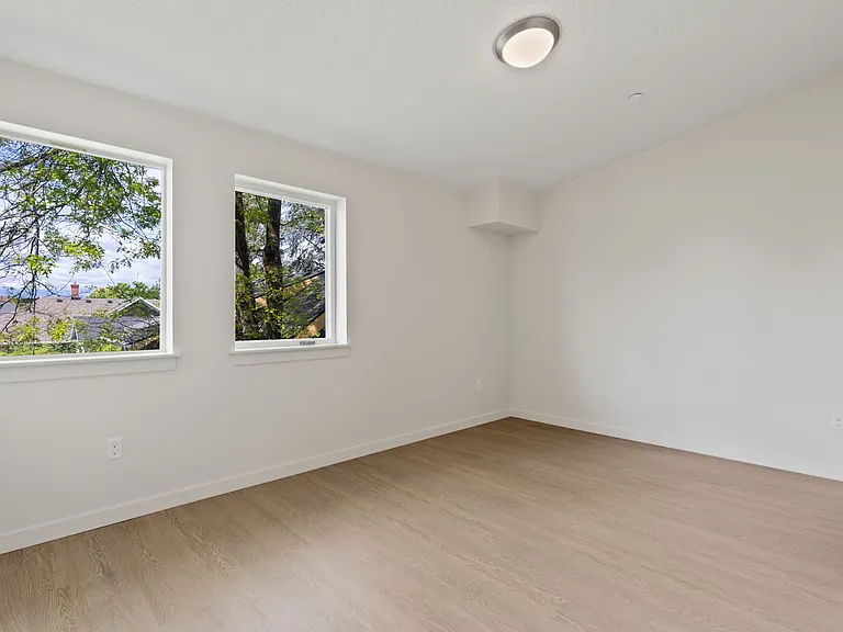 Duke Henry Flats — Photo 28