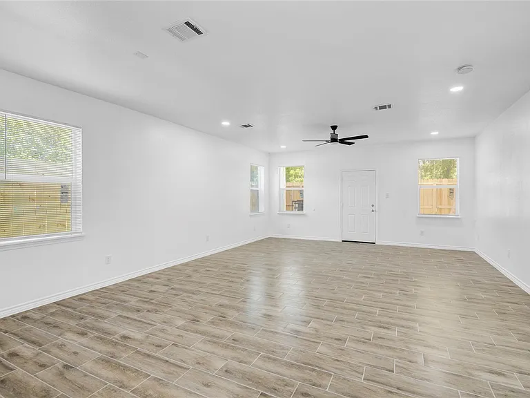 9932 Fillmore St — Photo 7