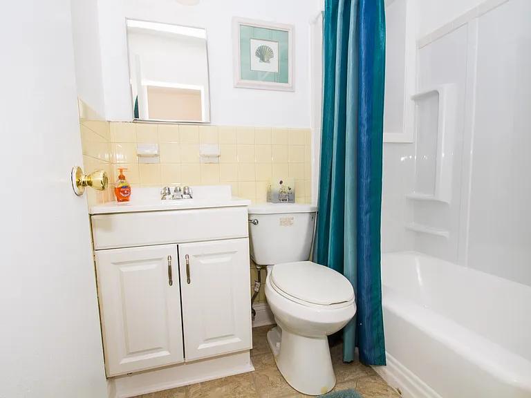Washington Park Apartments — Photo 17
