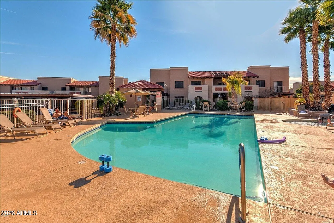 2 bed, 1.5 bath, 849 sqft, $1,300 — Photo 4