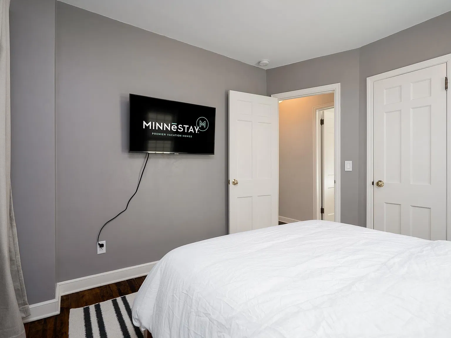 4 bed, 2358 sqft, $4,500 — Photo 2
