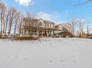 4 McNamara Dr, Campbell Hall, NY 10916