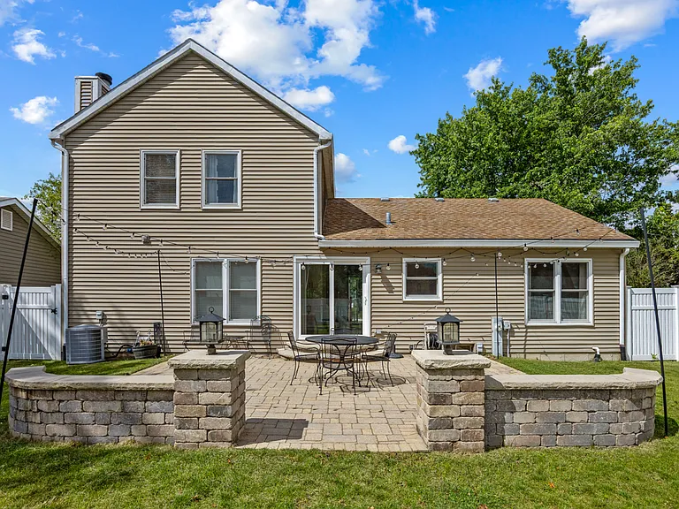 25W055 Canary Ct — Photo 23