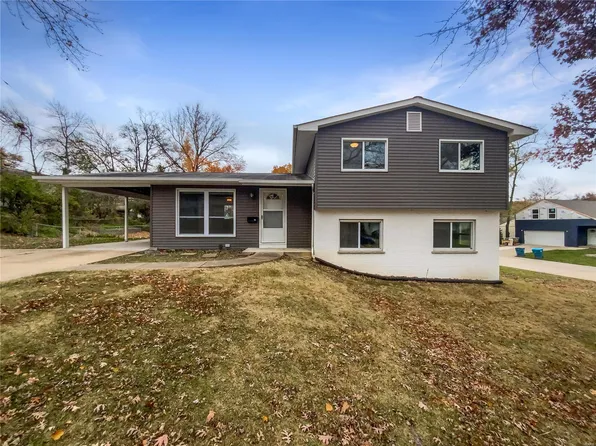 3198 Bristolhall Dr, Maryland Heights, MO 63043