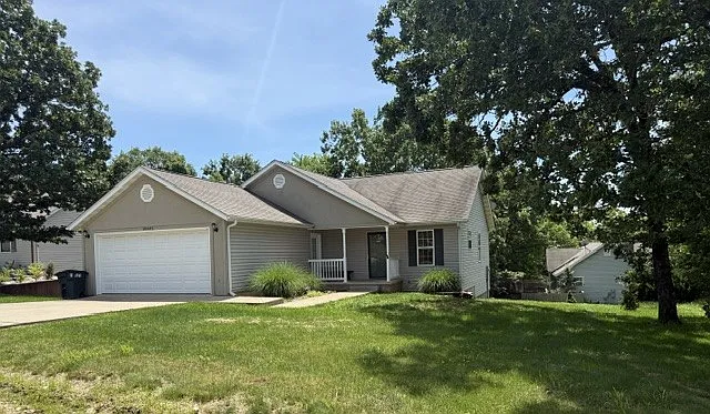 18682 Lynn Ln — Photo 1
