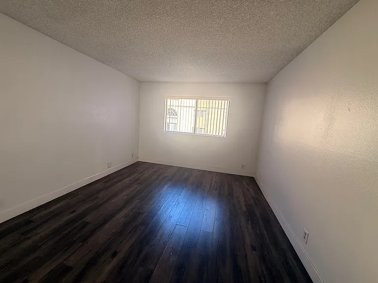 1420 North Mansfield Avenue - 205 — Photo 18