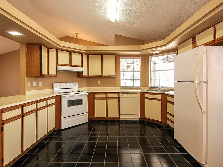 8003 W Larkspur Dr — Photo 5