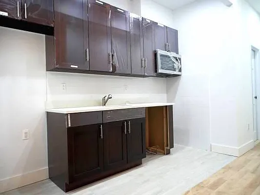 Rented by Premier Metro Realty Corp | media 14