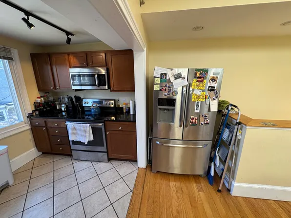 164 Holland St #2R, Somerville, MA 02144