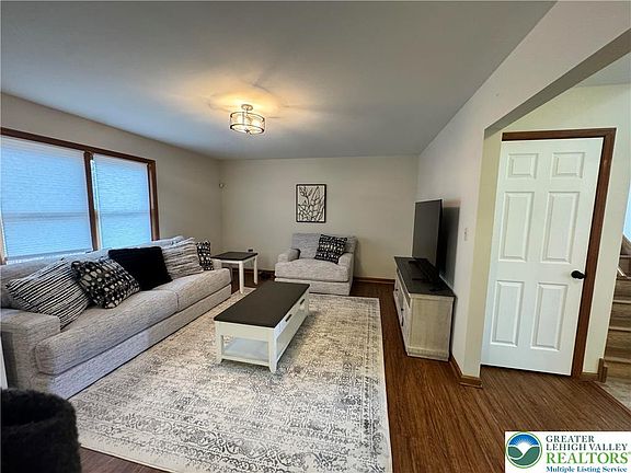 4th image of 206 Rhapsody Run