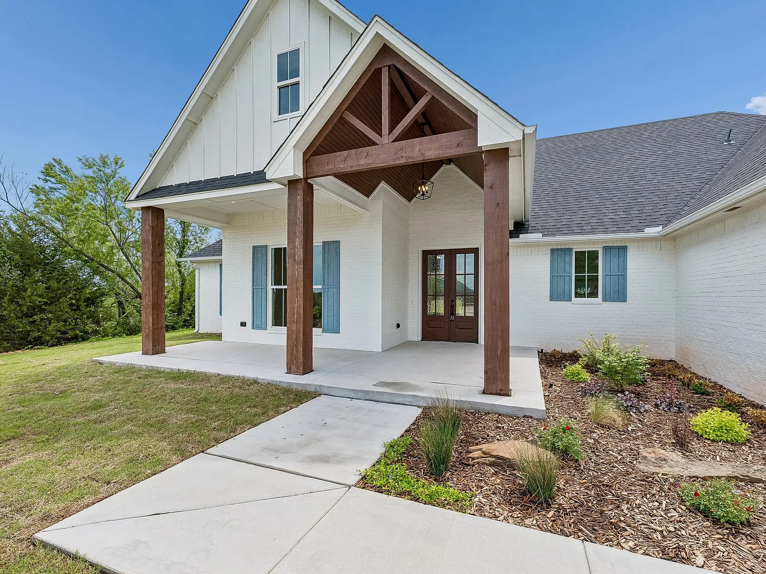 4 bed, 2852 sqft, $3,600 — Photo 2