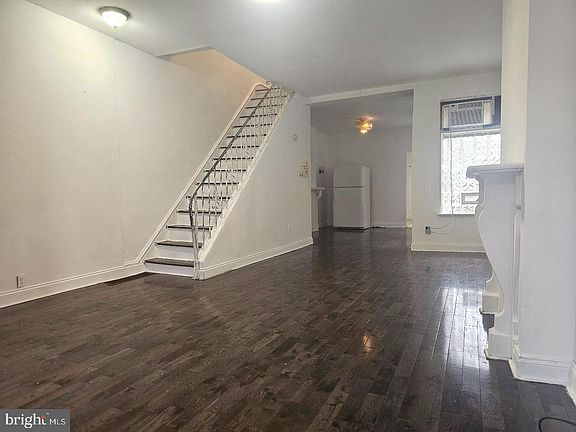 2nd image of 1915 Fontain St