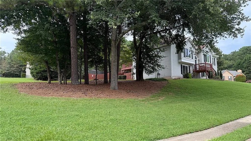 4 bed, 3.0 bath, 2402 sqft, $2,500 — Photo 4