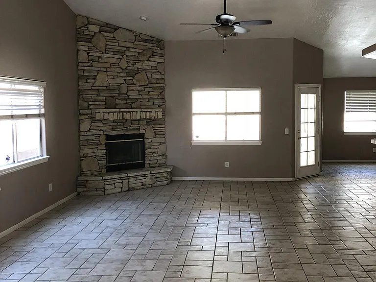 18162 Country Glen Dr — Photo 3