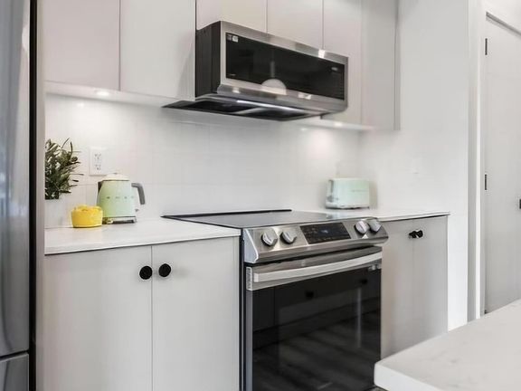 4th image of 45505 Campus Dr #210