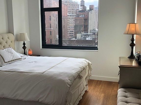 5th image of 210 E 39th St APT 804