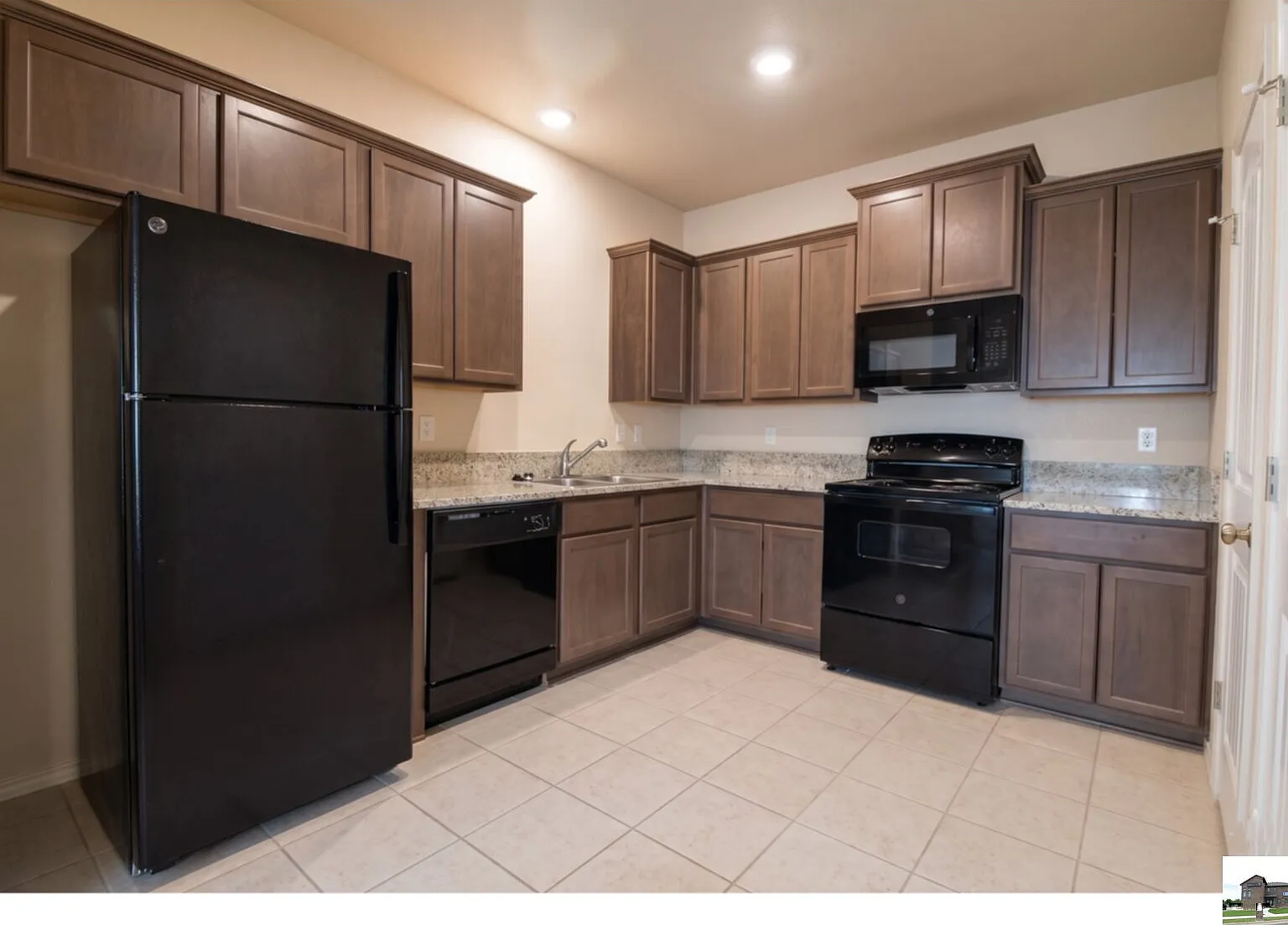 3 bed, 2.0 bath, 1250 sqft, $1,350 — Photo 4