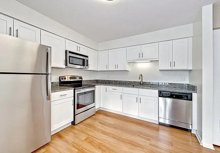 Savannah Trace Apartments — Photo 19