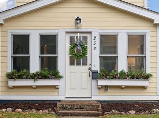 253 1st St, Excelsior, MN 55331