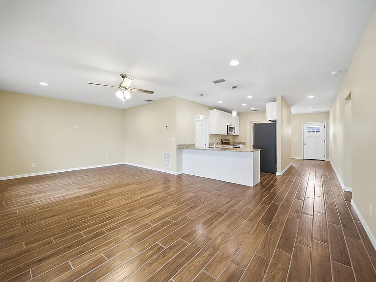 1072 Bridlewood Way — Photo 8